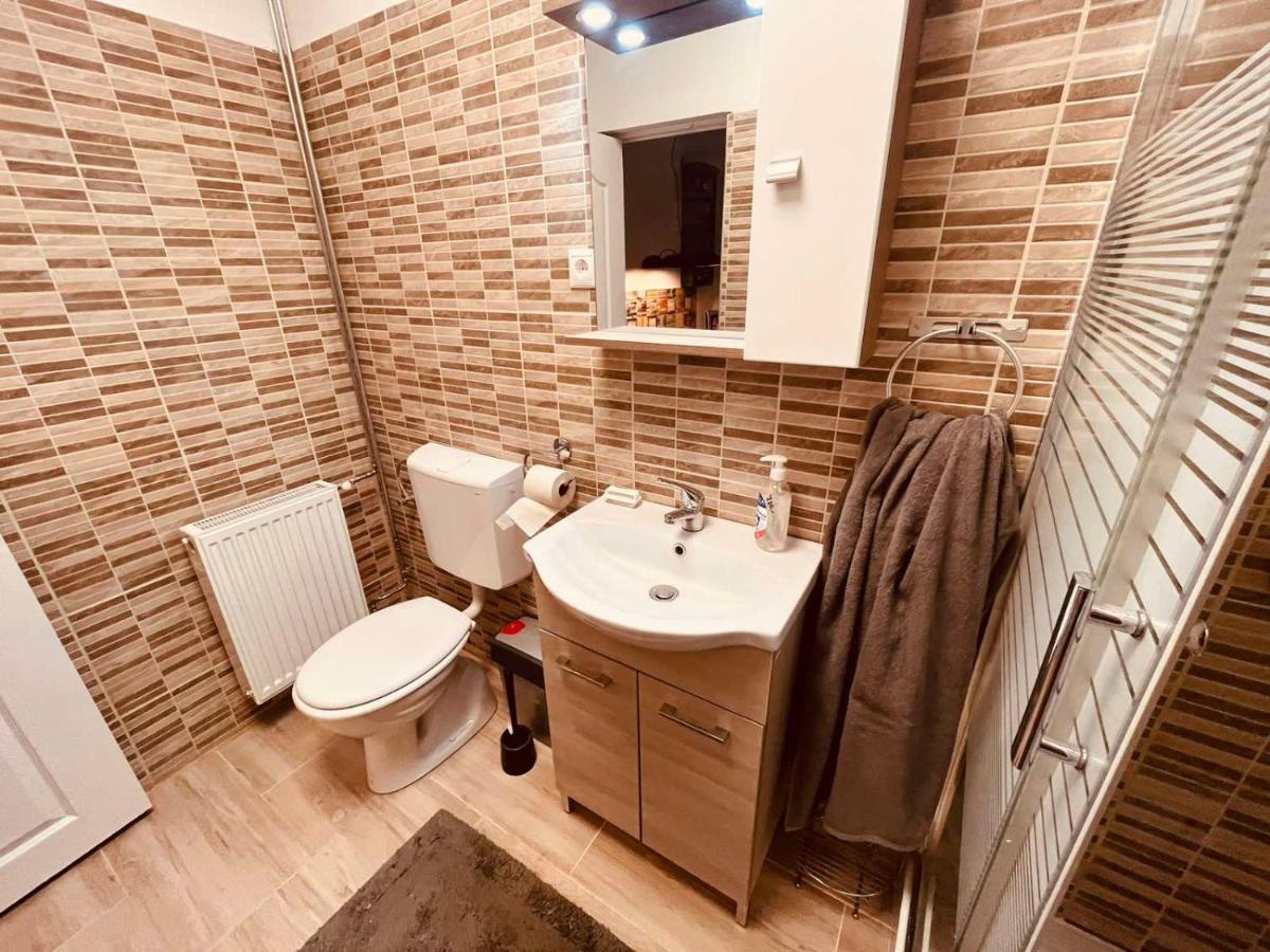 King House & Garden With Ac And Free Parking Possibility Апартаменти